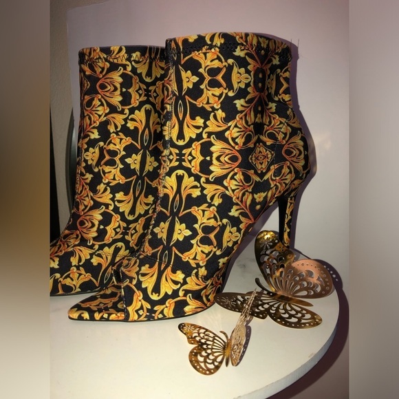 Cape Robbin Shoes - Cape Robin Black and Gold Patterned Peeptoe Heeled Boots size 9